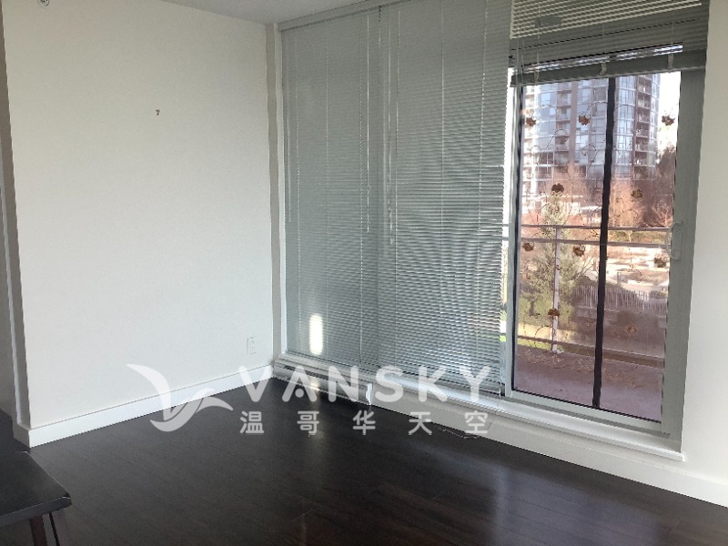 250328150851_dinning room.jpeg